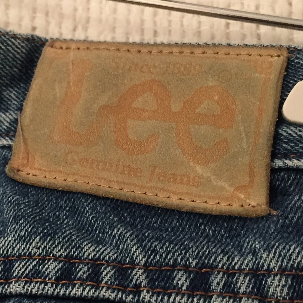 Vintage 80’s Lee genuine denim blue jeans leather patch rivets 👖💙